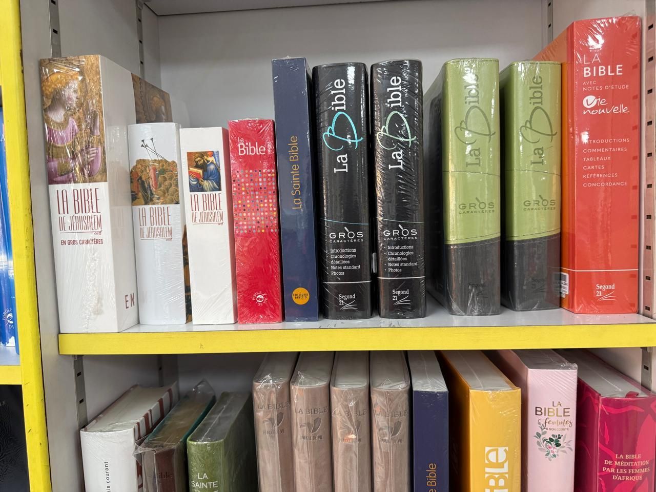 Exemplaires de la Bible.