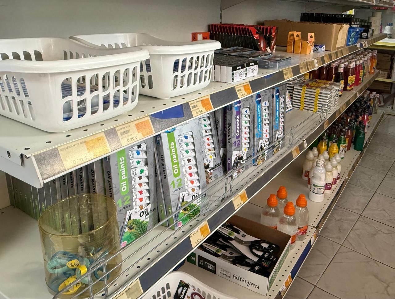 Matériel d'art plastique.