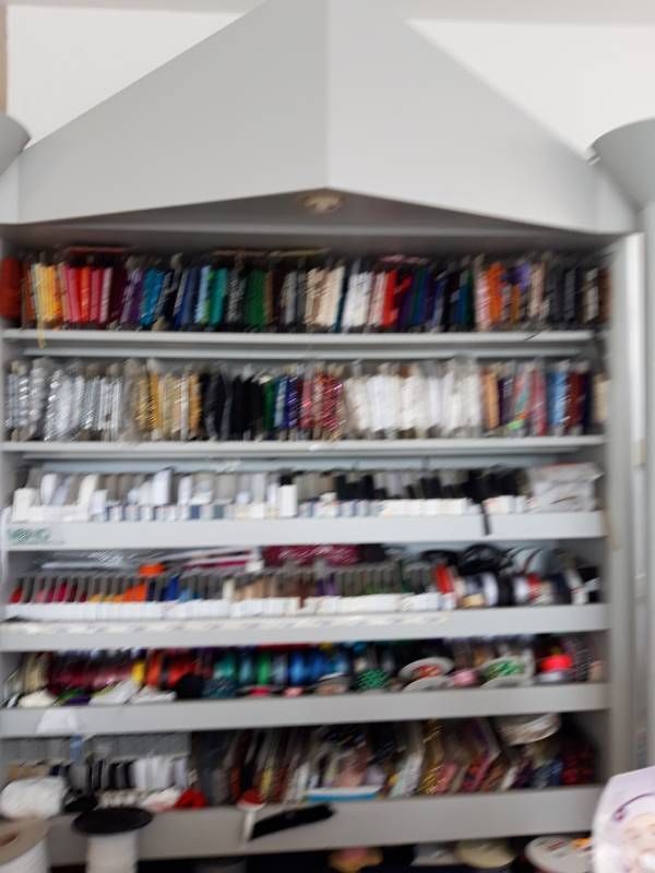 Foto Regal mit Nähzubehör