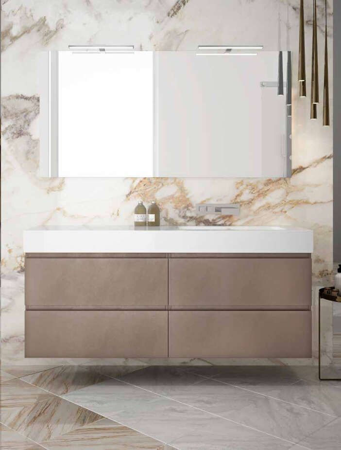 Un baño con lavabo, espejo y cajones.