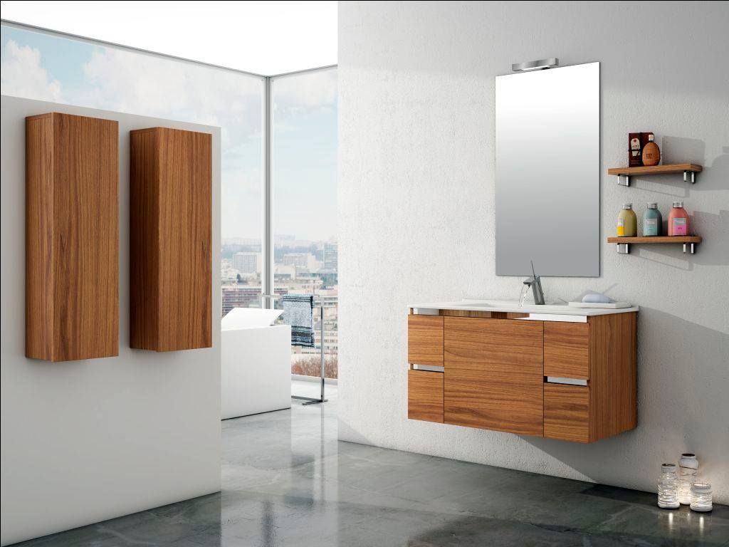 Un baño con lavabo, espejo, armarios y estantes.