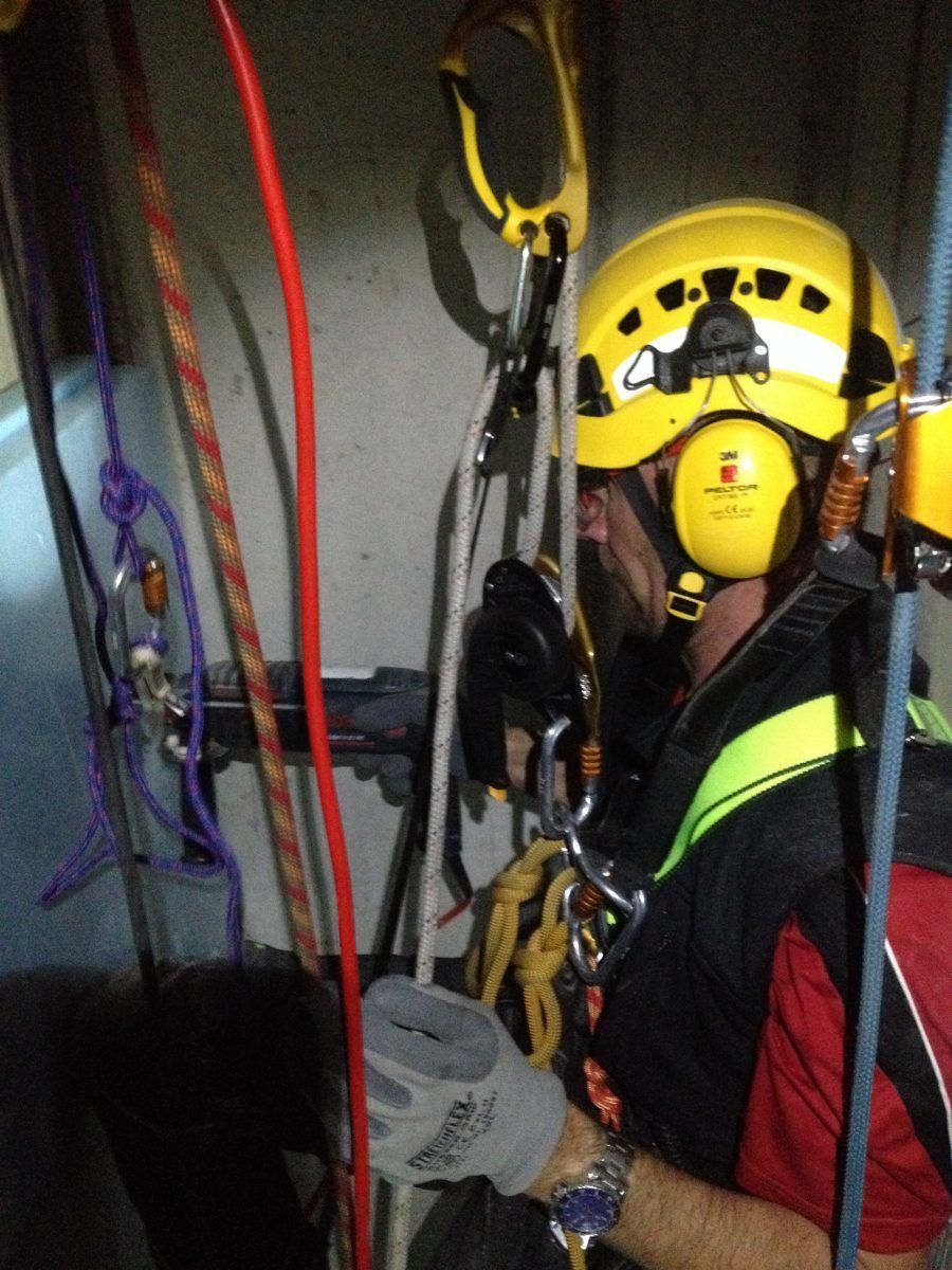 P. Meyer Haustechnik GmbH Spezialprojekte mit Seil Schacht