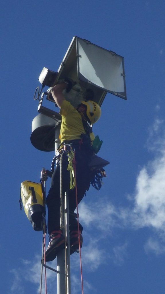 P. Meyer Haustechnik GmbH Spezialprojekte mit Seil Mast