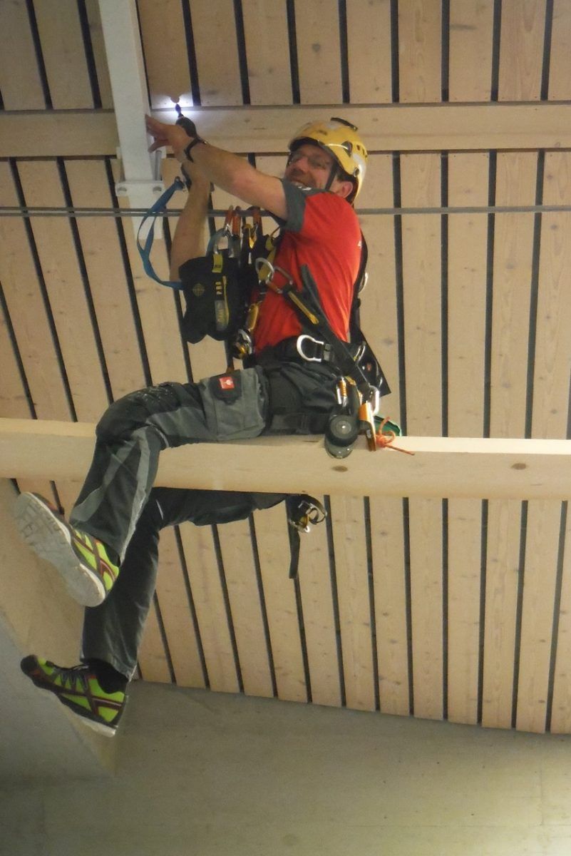 P. Meyer Haustechnik GmbH Spezialprojekte mit Seil Hallendecke