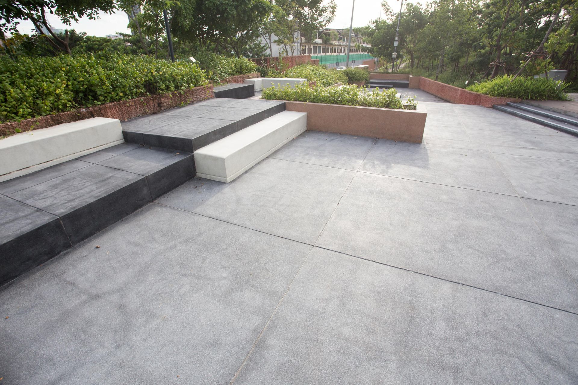 Une grande terrasse en béton