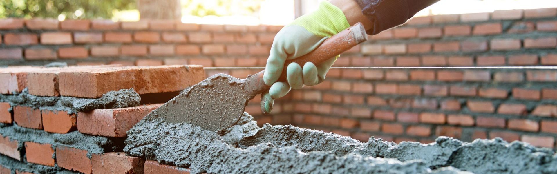 La construction d'une maison en briques
