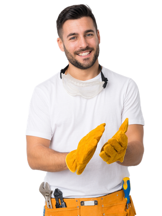 Un artisan souriant