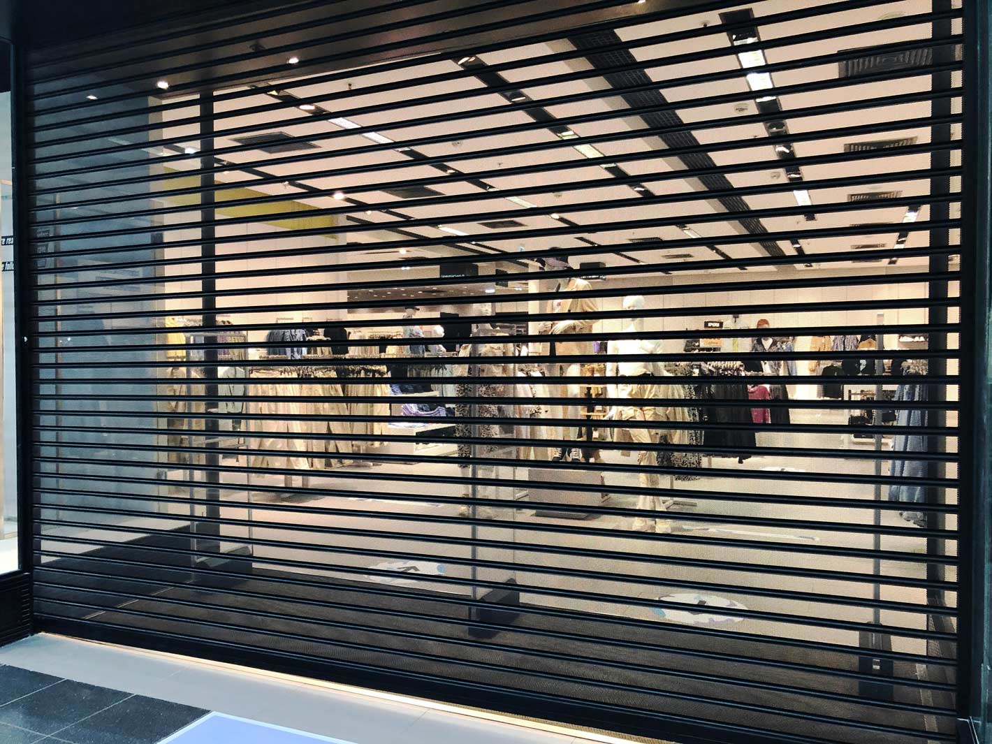 Rideau métallique d'un magasin de vêtements