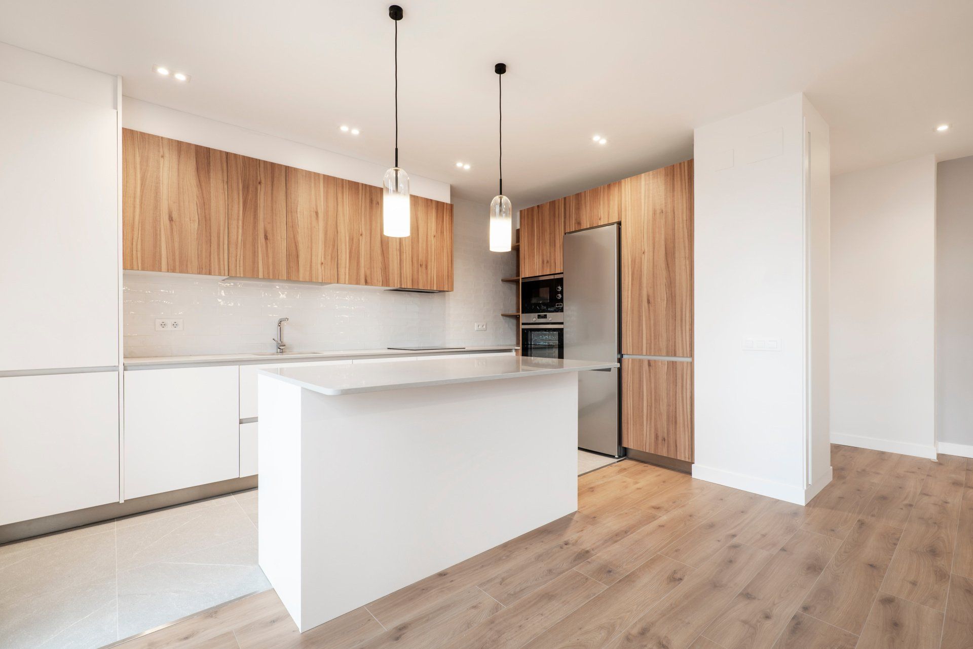 Cuisine moderne blanc et bois clair