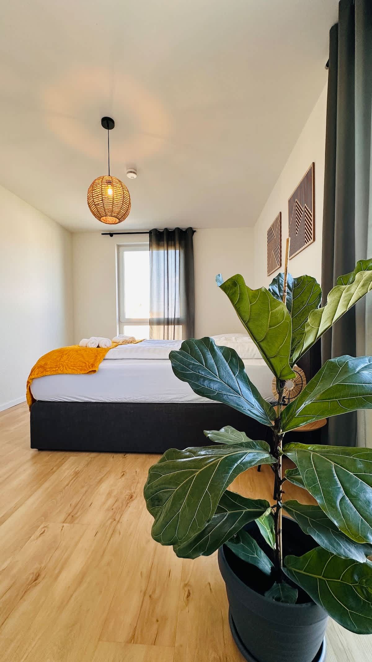 Seitlich Bett mit Pflanze