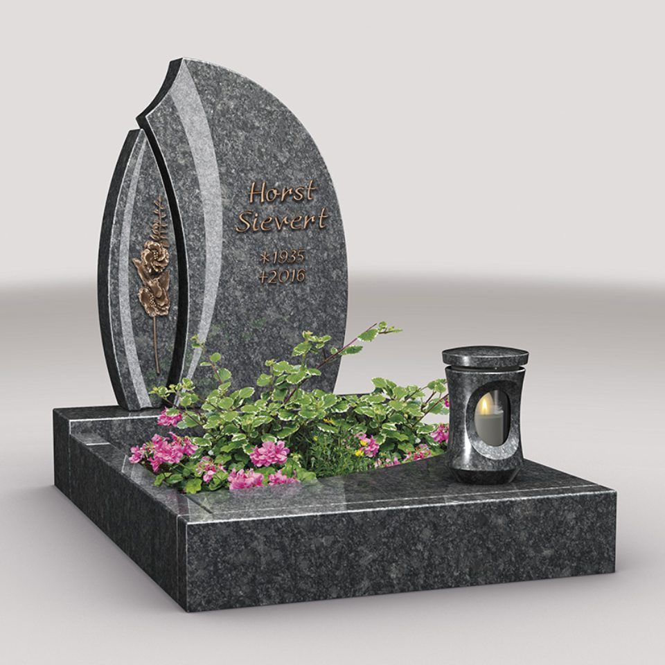 Grabmal mit Blumen