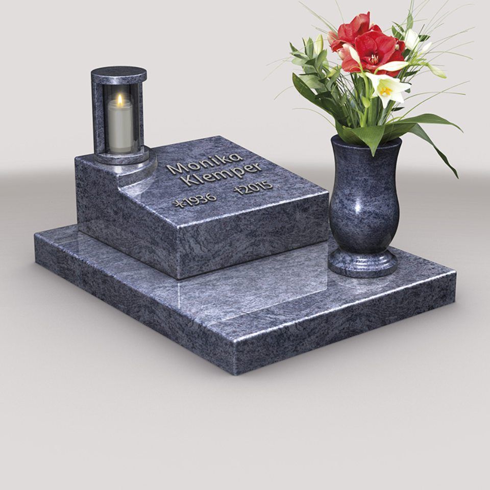 Grabmal mit Blumen