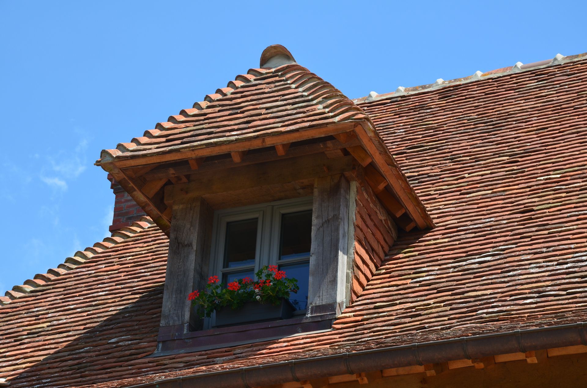Lucarne et toit en tuiles
