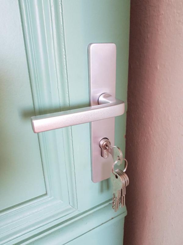 Pose de poignée et serrure neuves