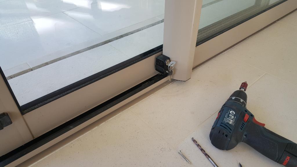 Serrure de baie vitrée