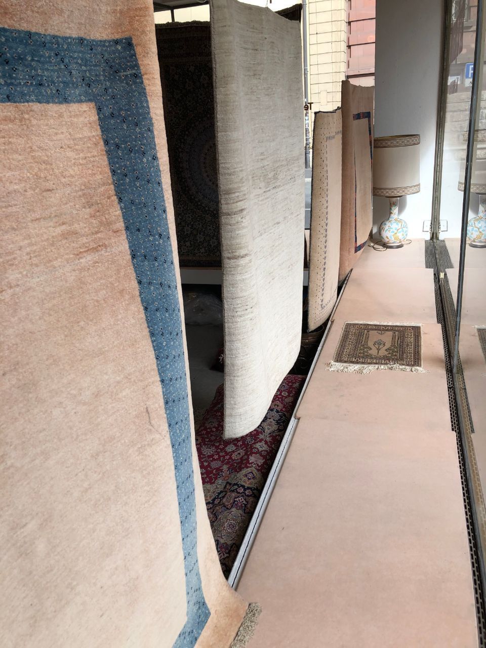 ausgerollter Teppich