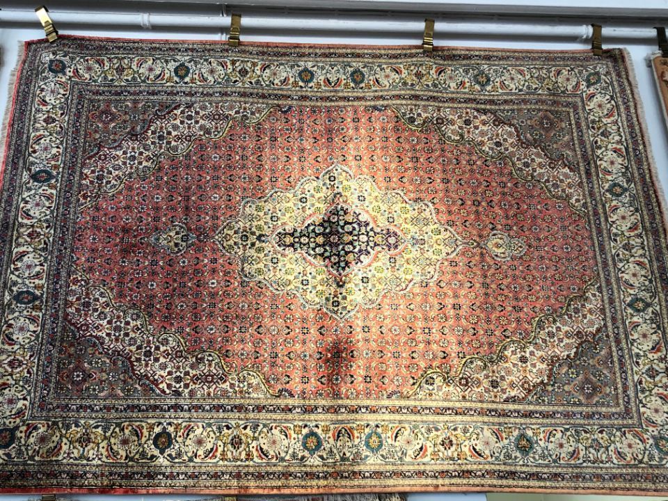 orientalischer Teppich mit traditionellem Muster