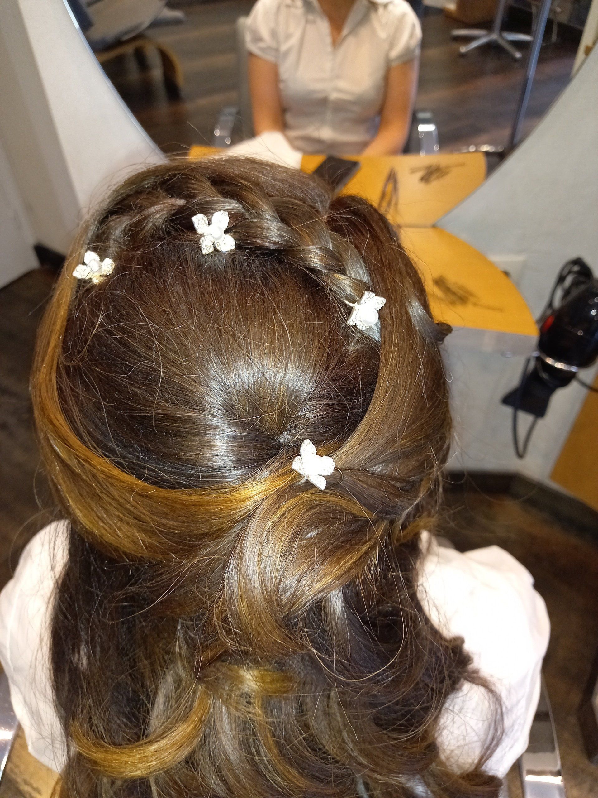 Coiffure avec tresse vue de haut