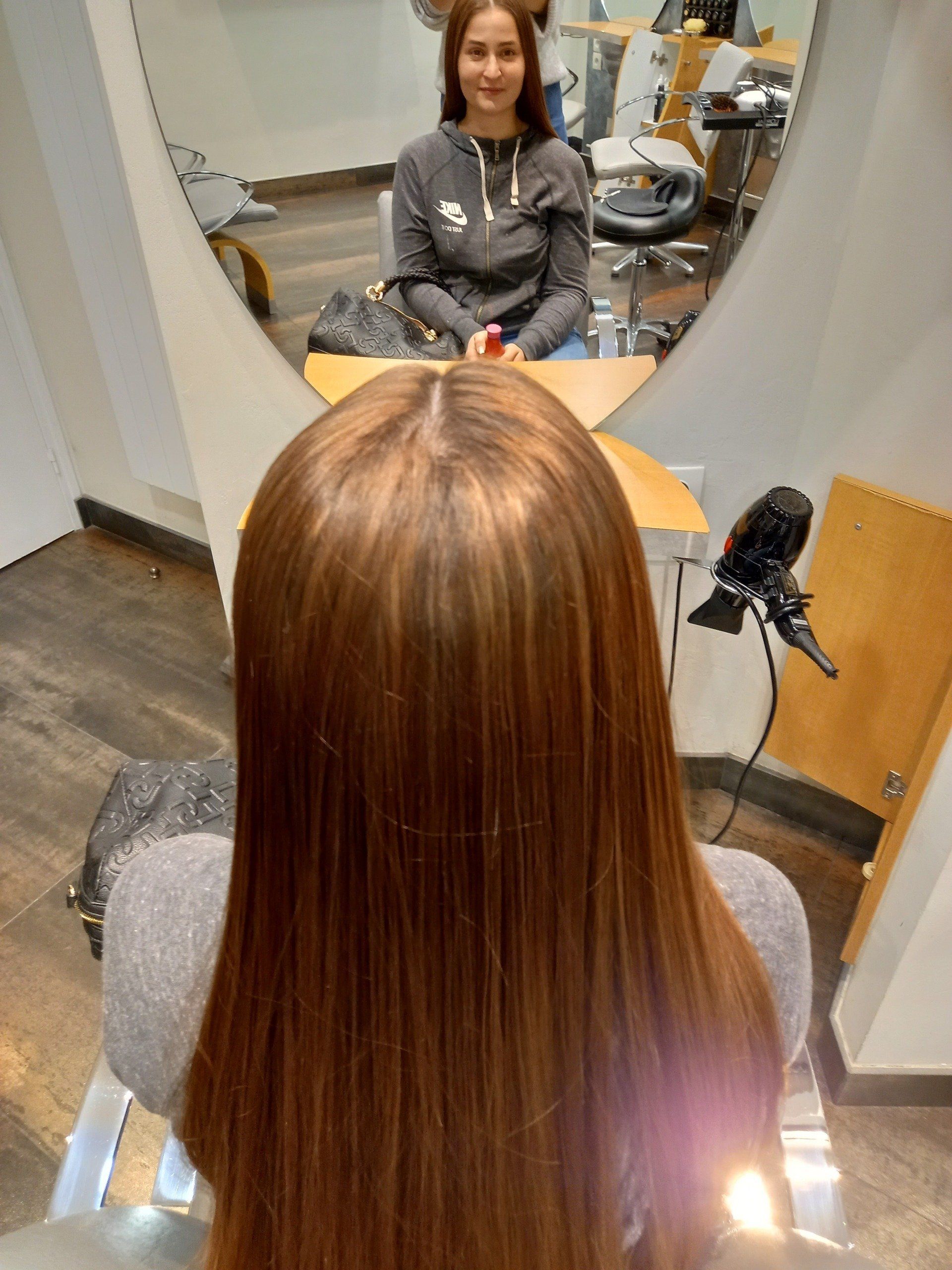 Cheveux roux lisses et longs