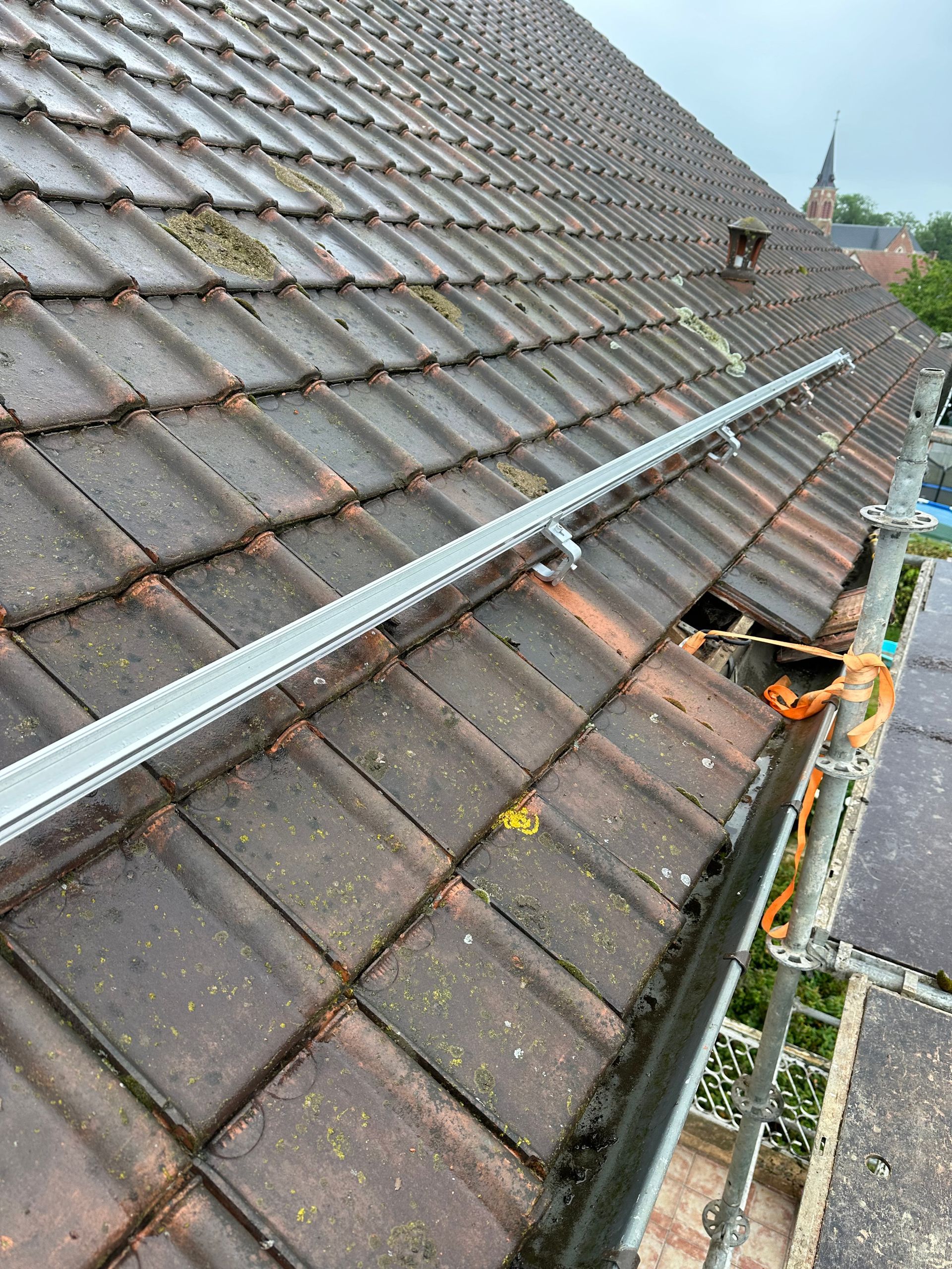 Pose d'une rampe sur une toiture