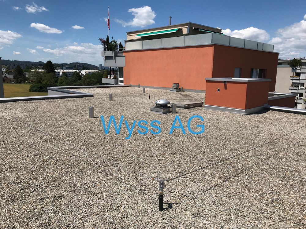 Das Dach eines Gebäudes mit der Aufschrift Wyssag