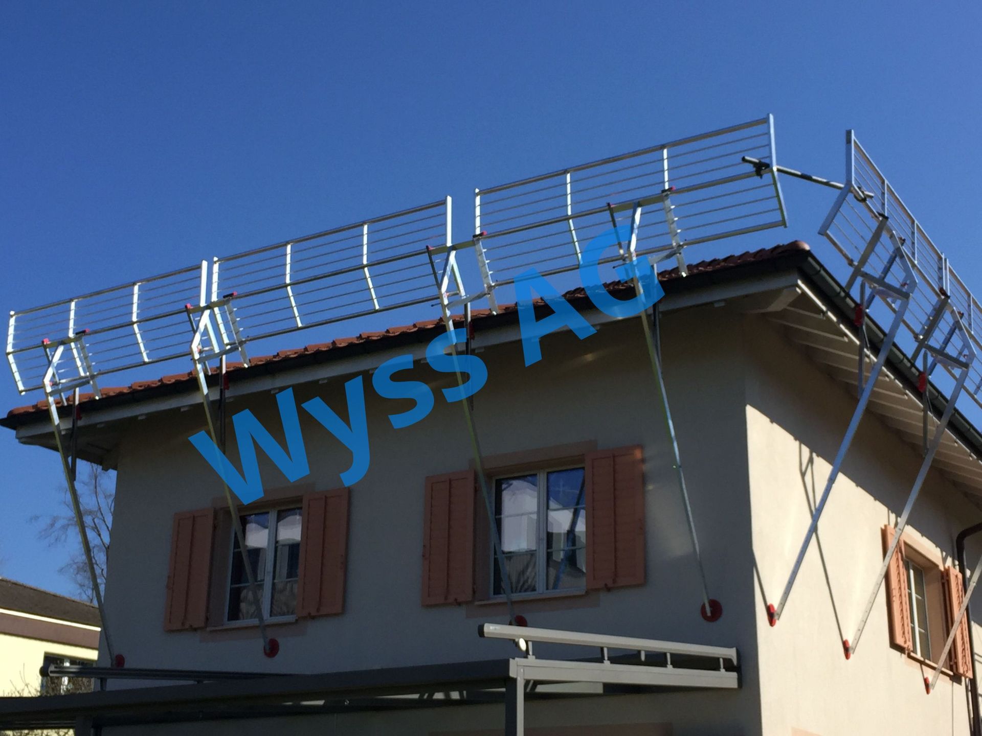 Ein Haus mit dem Wort Wyssa darauf