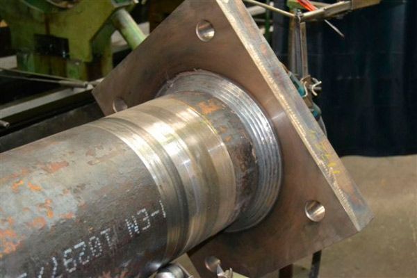 Un primer plano de un tubo de metal con los números n3-1 en él.