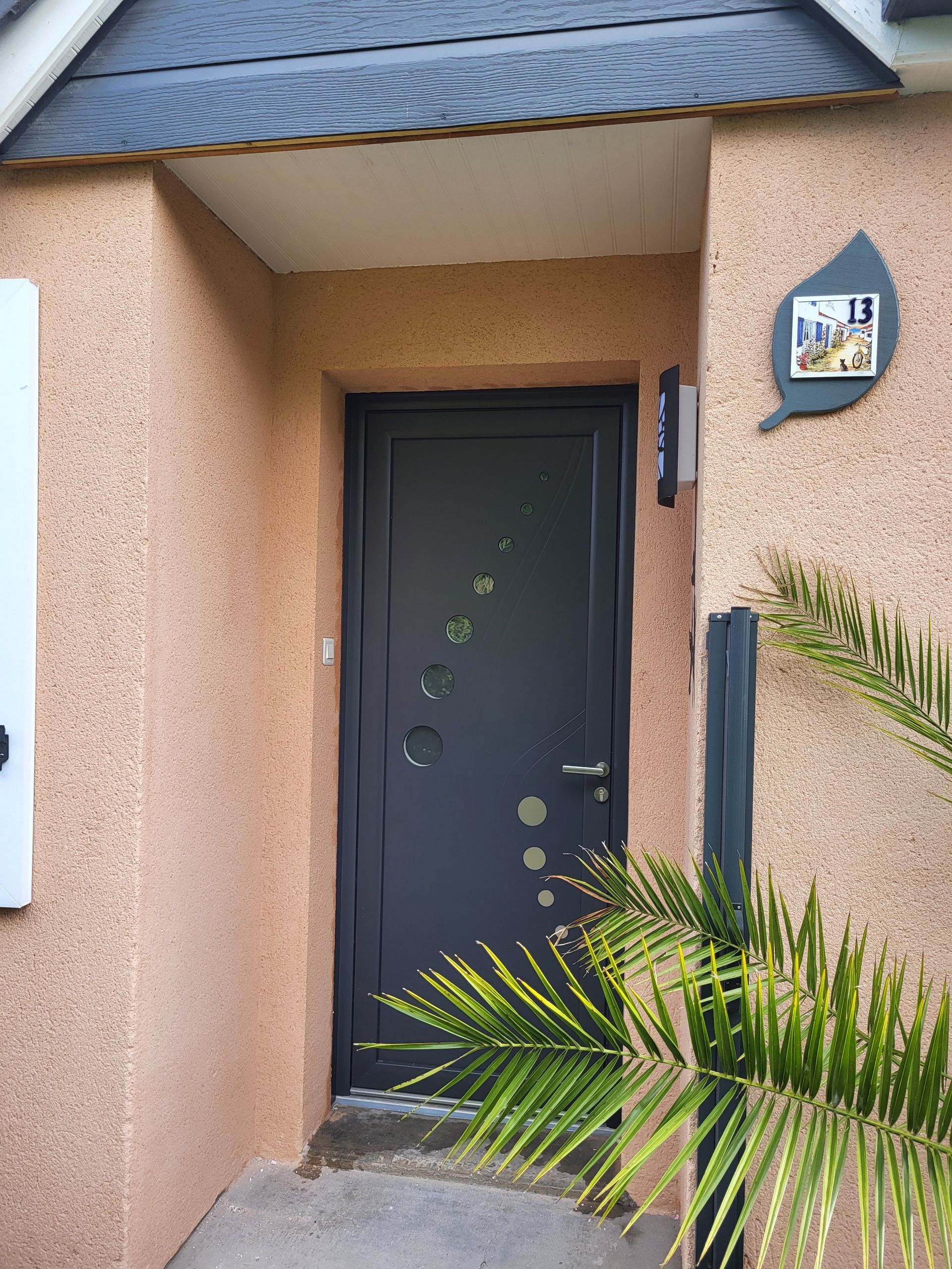 Porte d'entrée d'une habitation.