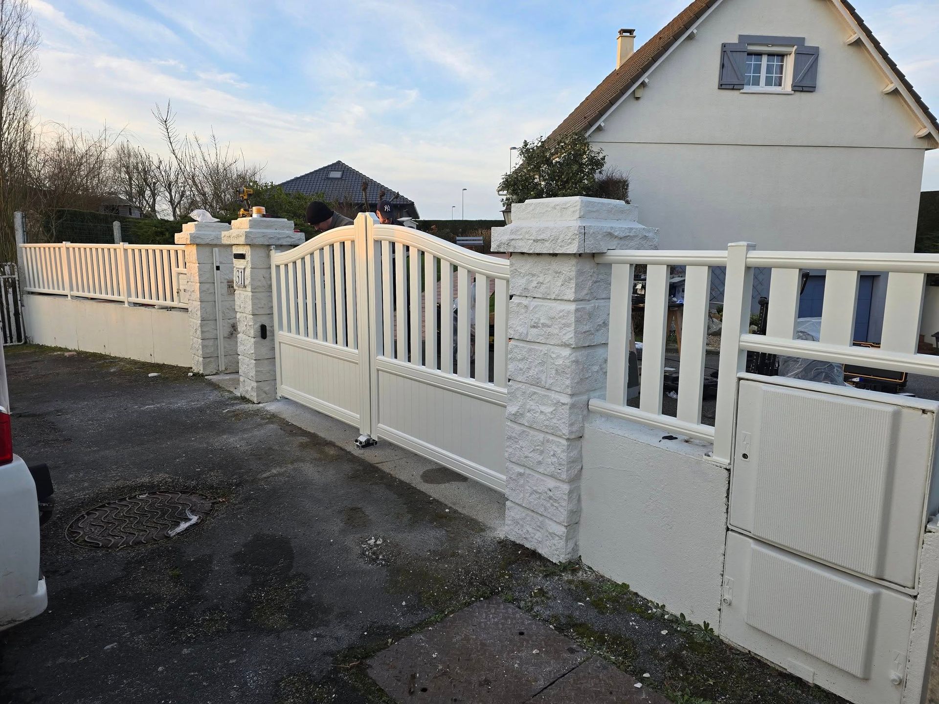 Clôture et portail blanc 01