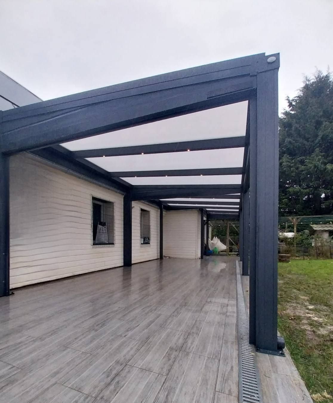 Pergola sur une terrasse