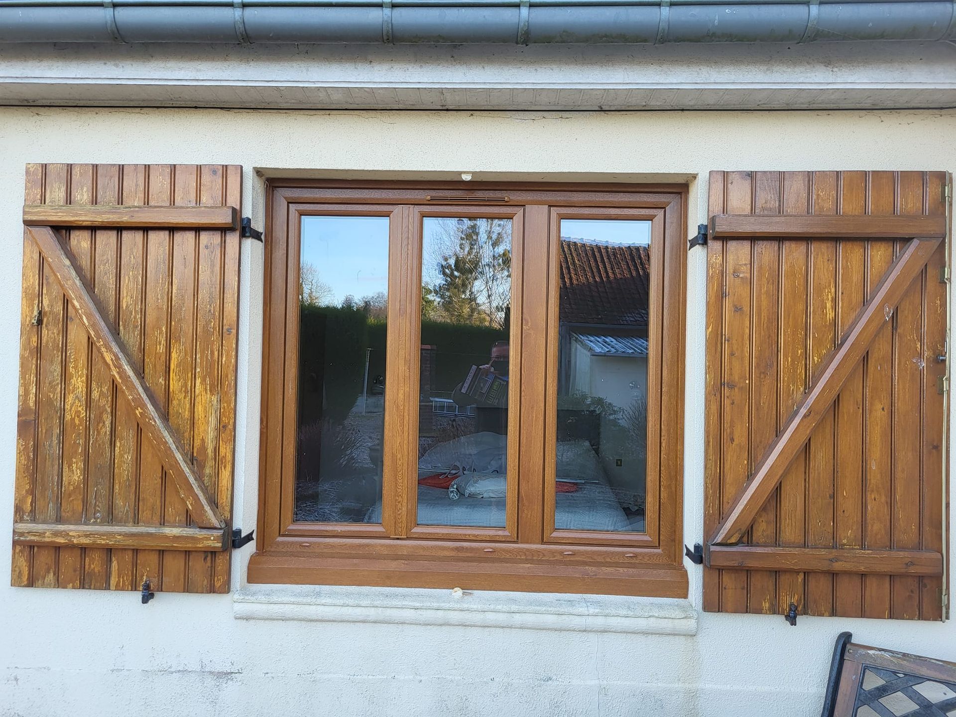 Contours de fenêtres et volets battant en bois 08