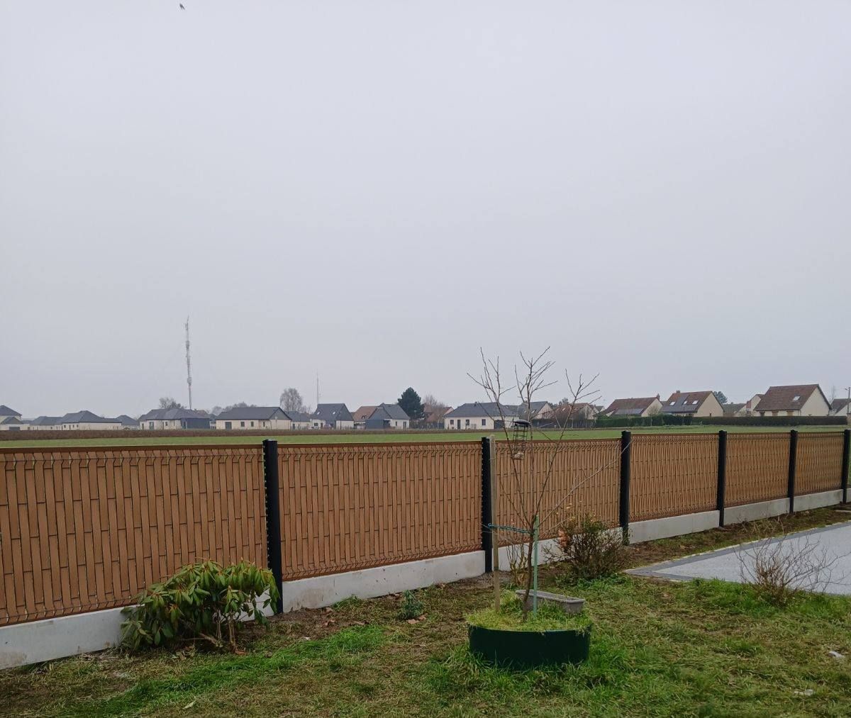 Clôtures en aluminium et en bois 02.