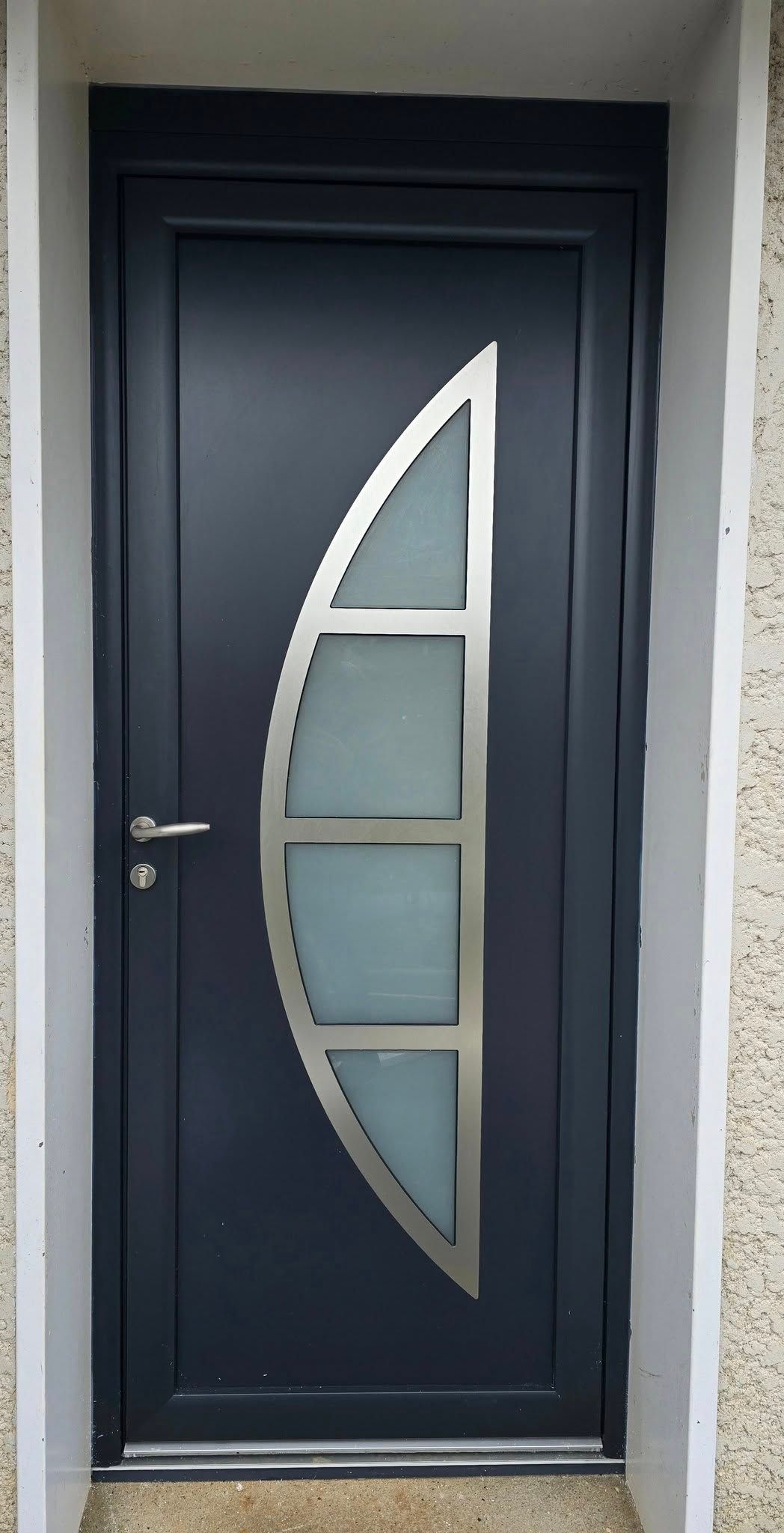 Fenêtre entrouverte.