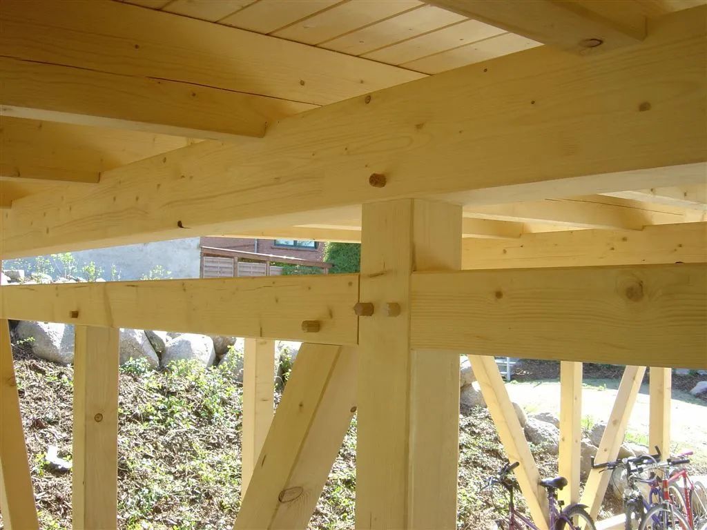 Carport für 4 Fahrzeuge mit Abstellraum