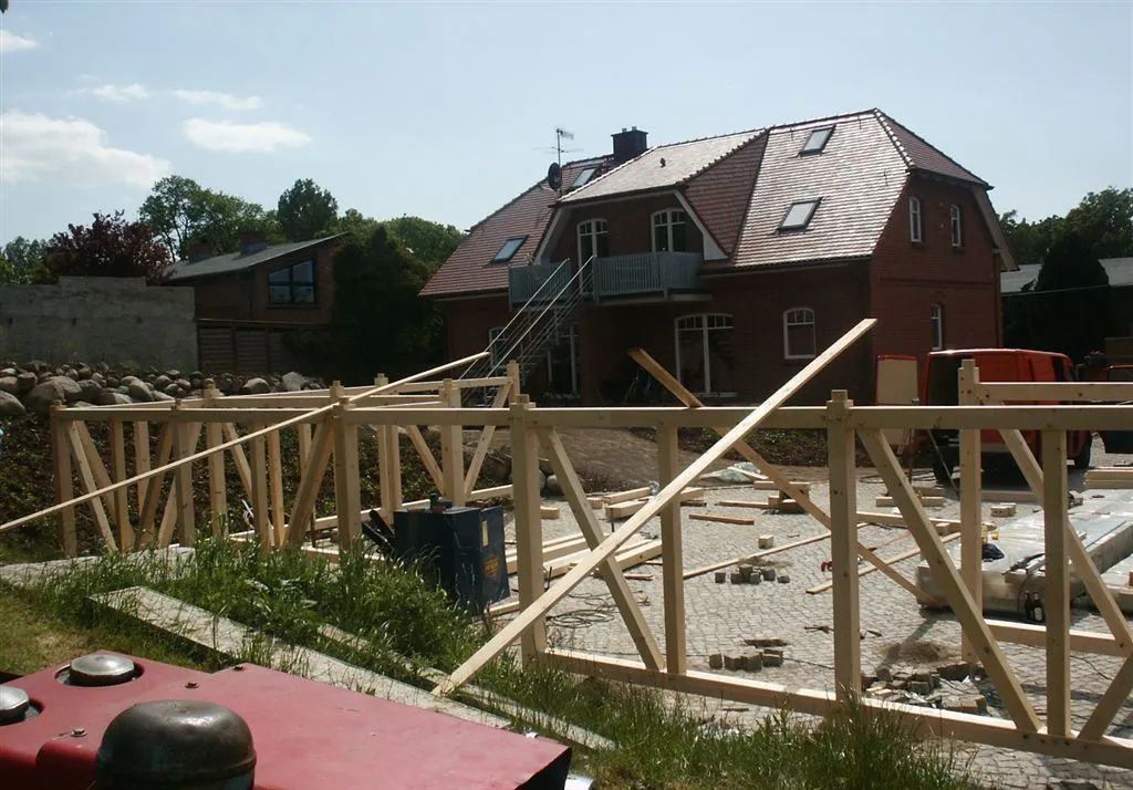 Carport für 4 Fahrzeuge mit Abstellraum