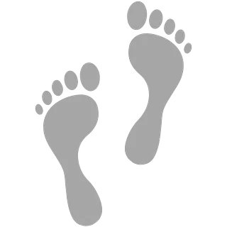 Huellas grises sobre fondo blanco.