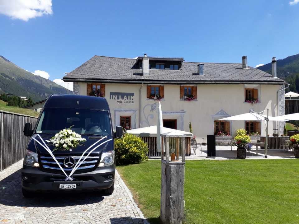 Ming Bus AG – Sprinter mit Blumenschmuck