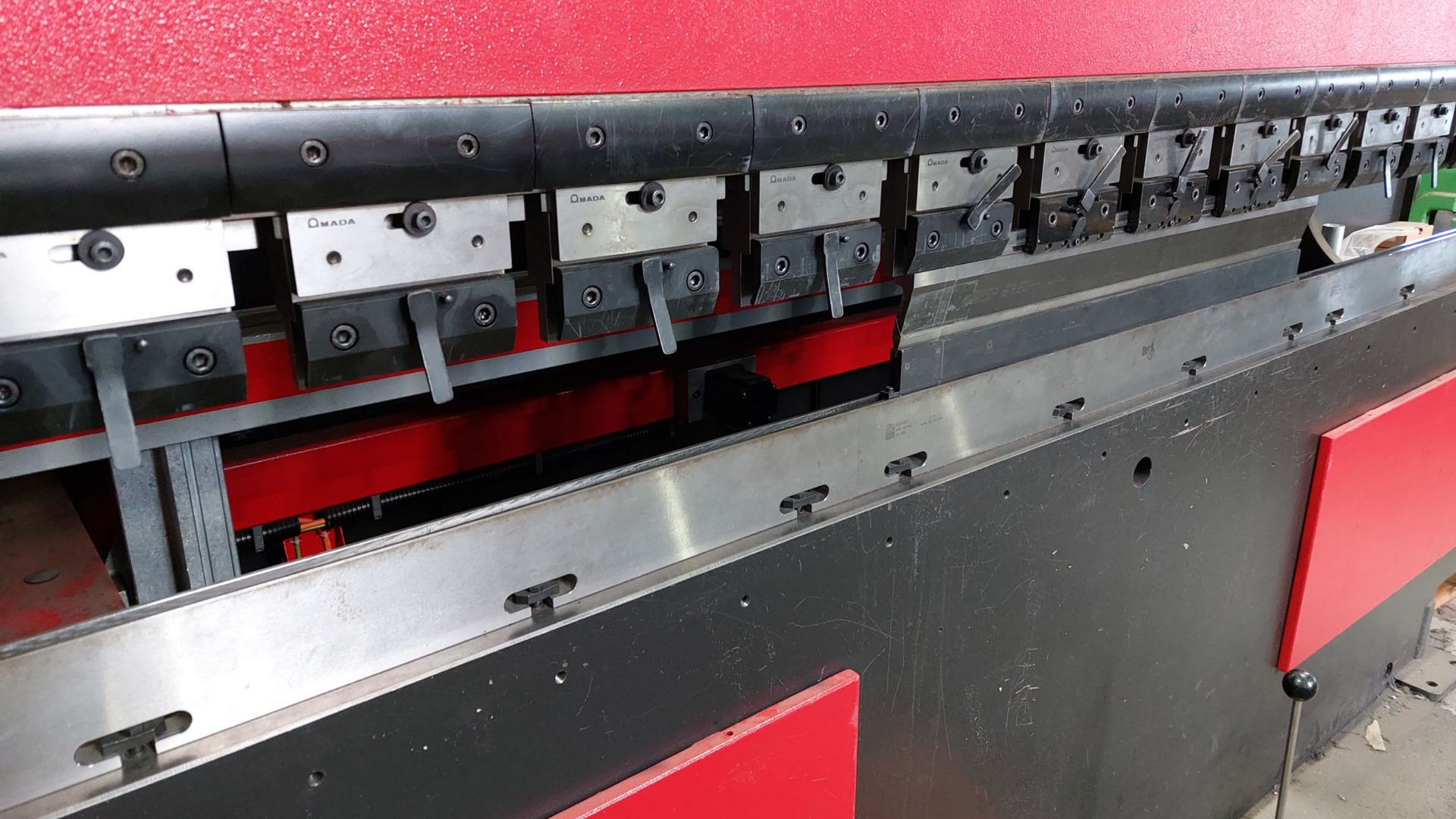 Machine de pliage de métaux