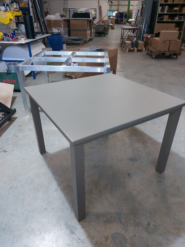Table en acier