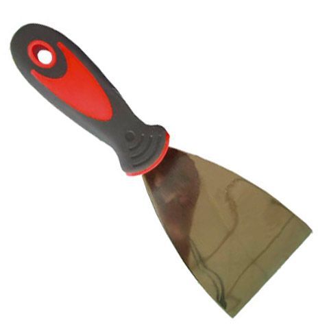 Una espátula con mango rojo y negro sobre un fondo blanco.