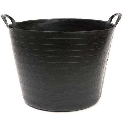 Un cubo negro con asas sobre un fondo blanco.