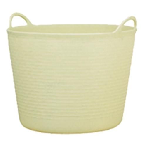 Una cesta de plástico blanca con asas sobre un fondo blanco.