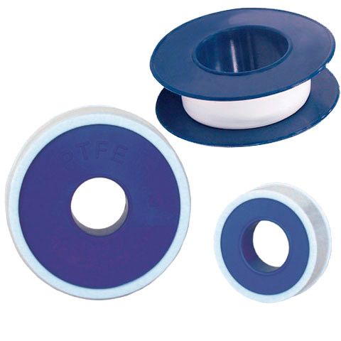 Tres rollos de cinta TPE sobre un fondo blanco