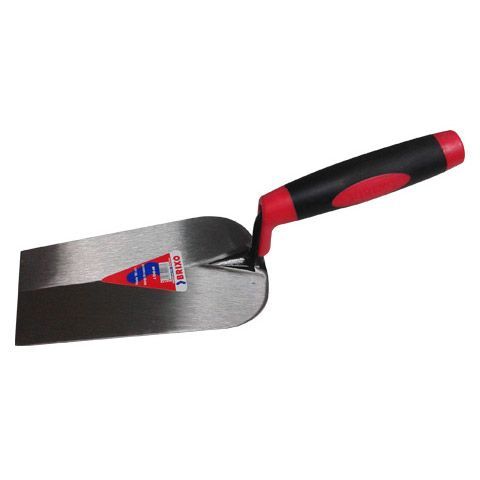 Una paleta de acero inoxidable con mango rojo y negro