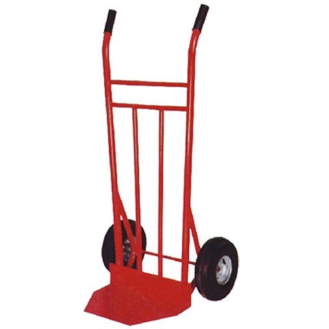 Una carretilla de mano roja con asas negras sobre un fondo blanco