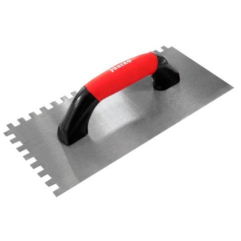 Una paleta de acero inoxidable con mango rojo y negro