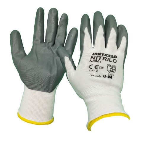 Un par de guantes de nitrilo sobre un fondo blanco.