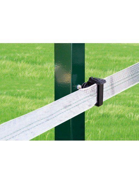 Un poste verde con una cinta blanca adherida a él.