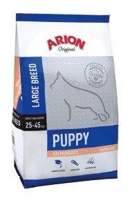 Una bolsa de comida para cachorros con una imagen de un perro en ella.