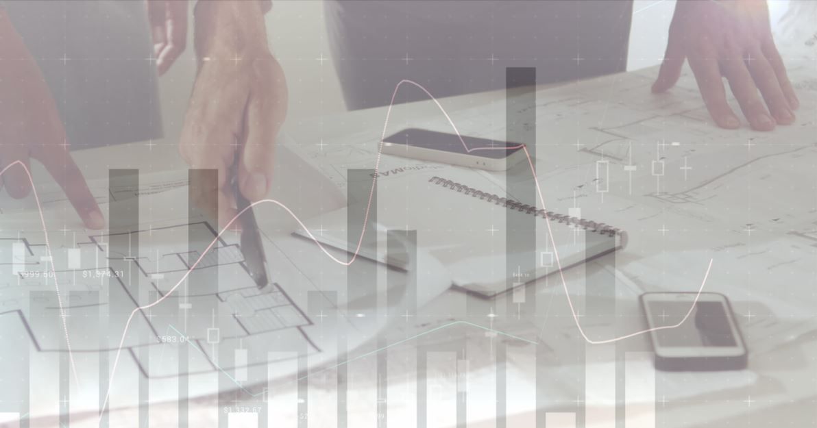 Manos apuntando a documentos sobre un escritorio, superpuestos con un gráfico y un diagrama de barras; teléfonos cerca.